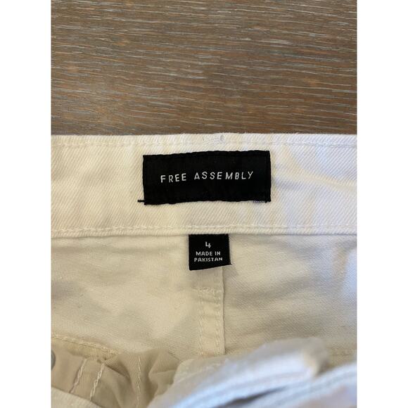 Free Assembly White Denim Shorts 4 - Picture 2 of 7